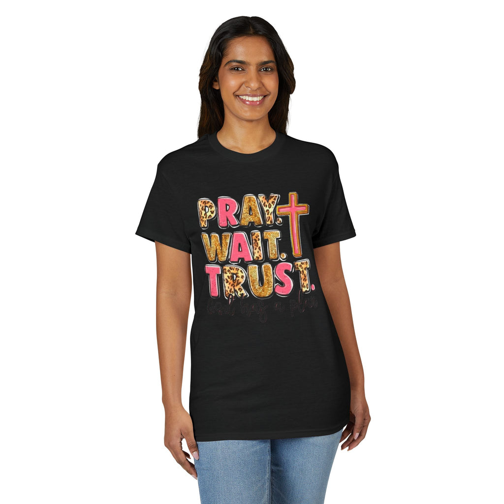 Pray, Wait, Trust Gildan unisex T-Shirt