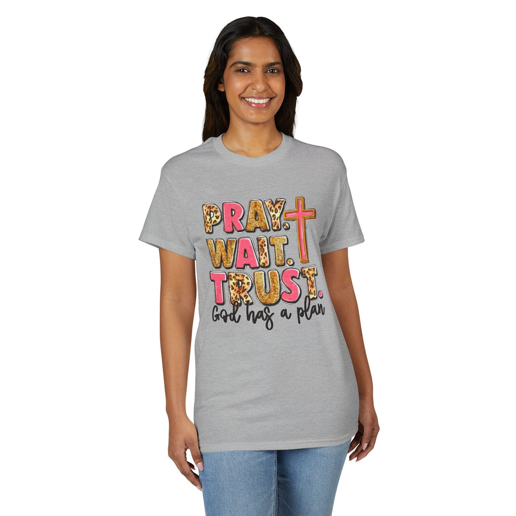 Pray, Wait, Trust Gildan unisex T-Shirt