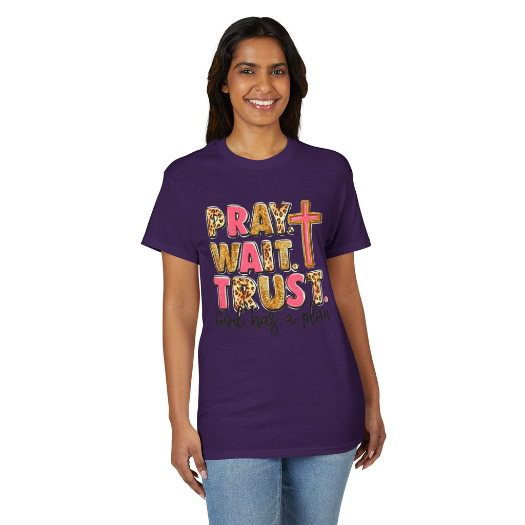 Pray, Wait, Trust Gildan unisex T-Shirt