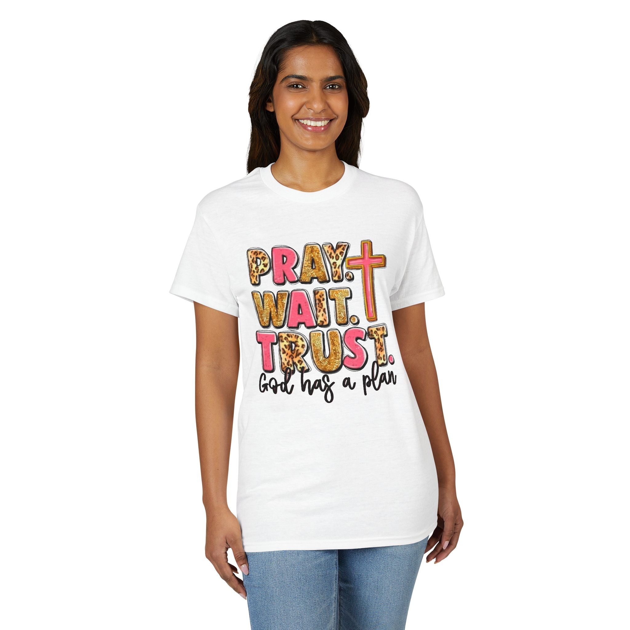 Pray, Wait, Trust Gildan unisex T-Shirt