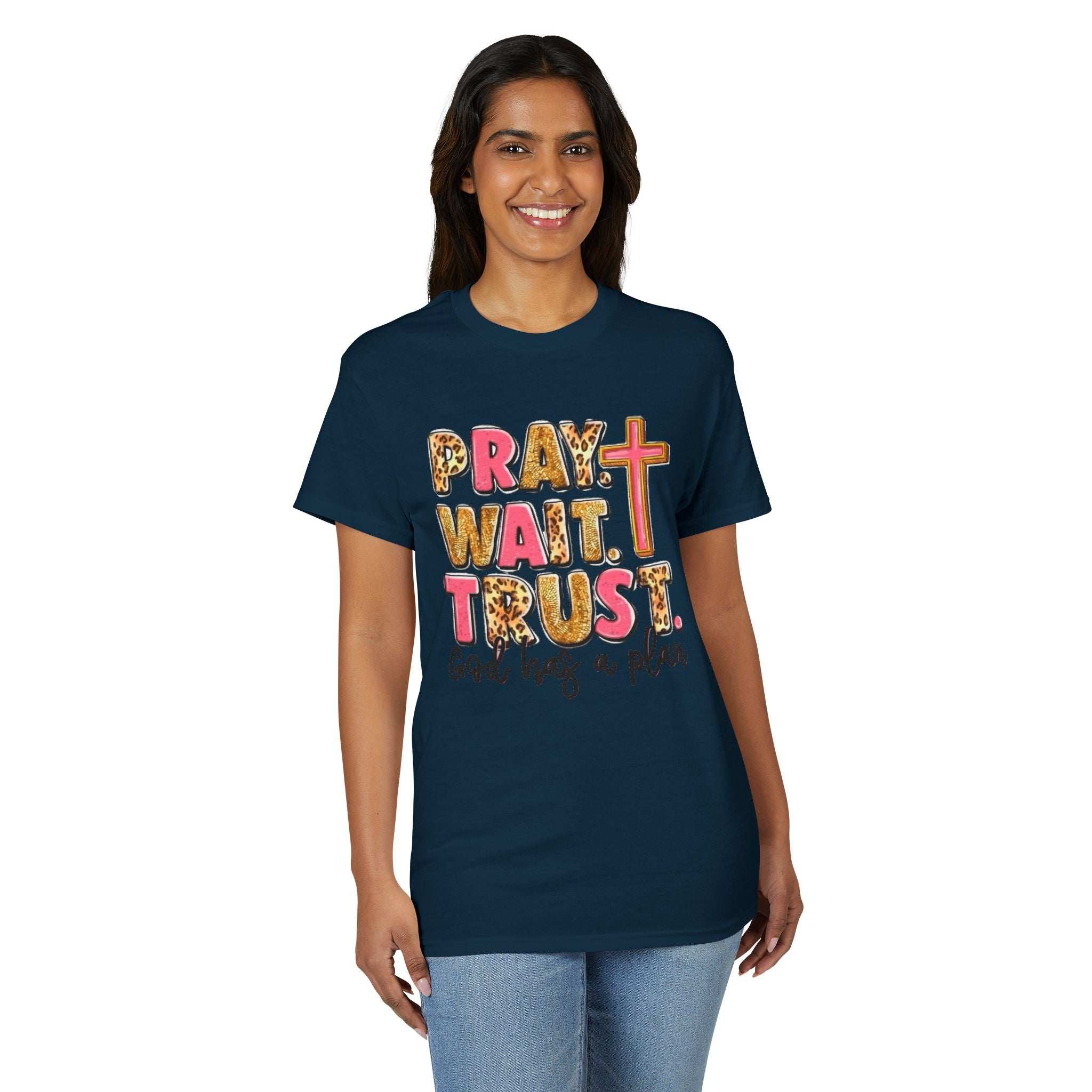 Pray, Wait, Trust Gildan unisex T-Shirt