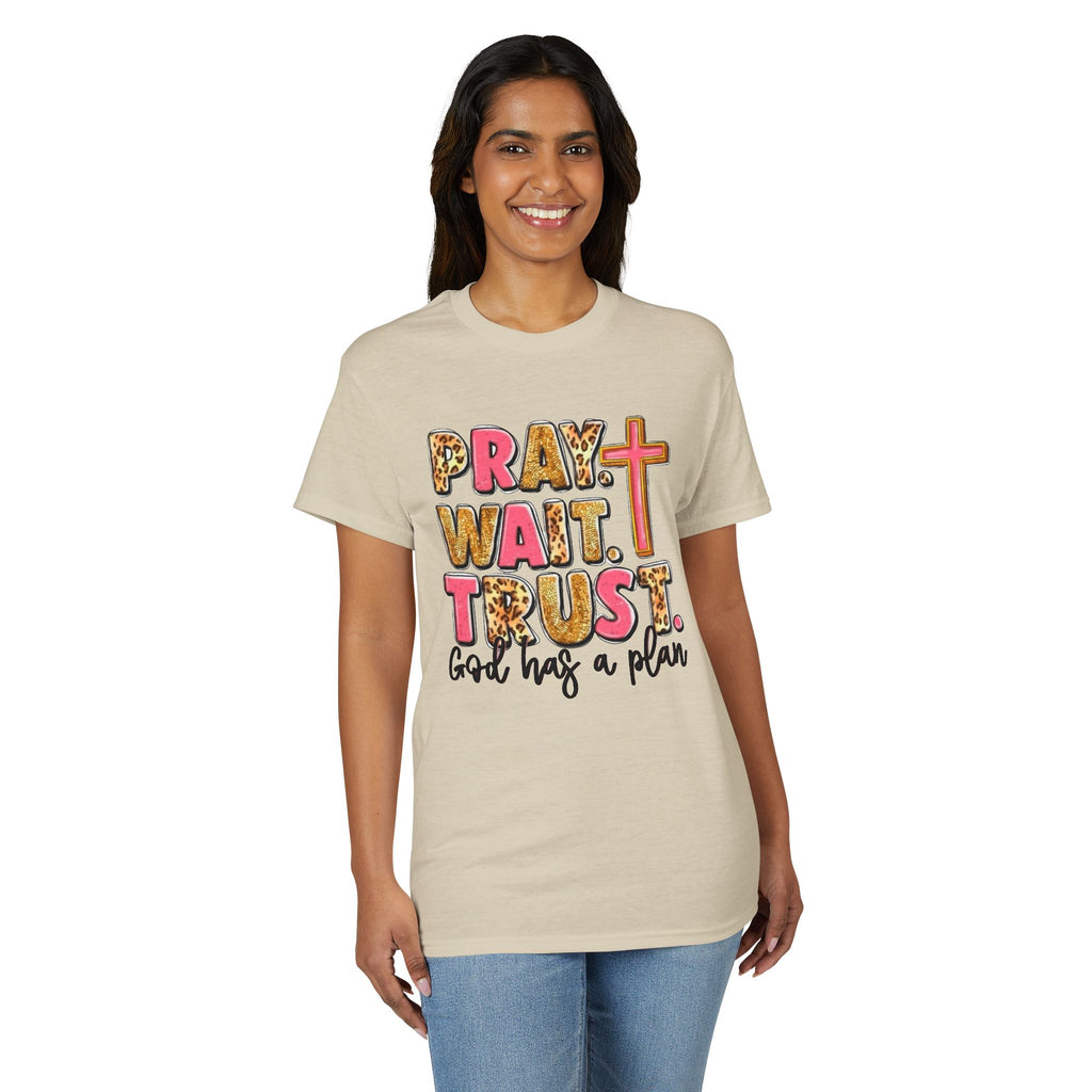 Pray, Wait, Trust Gildan unisex T-Shirt