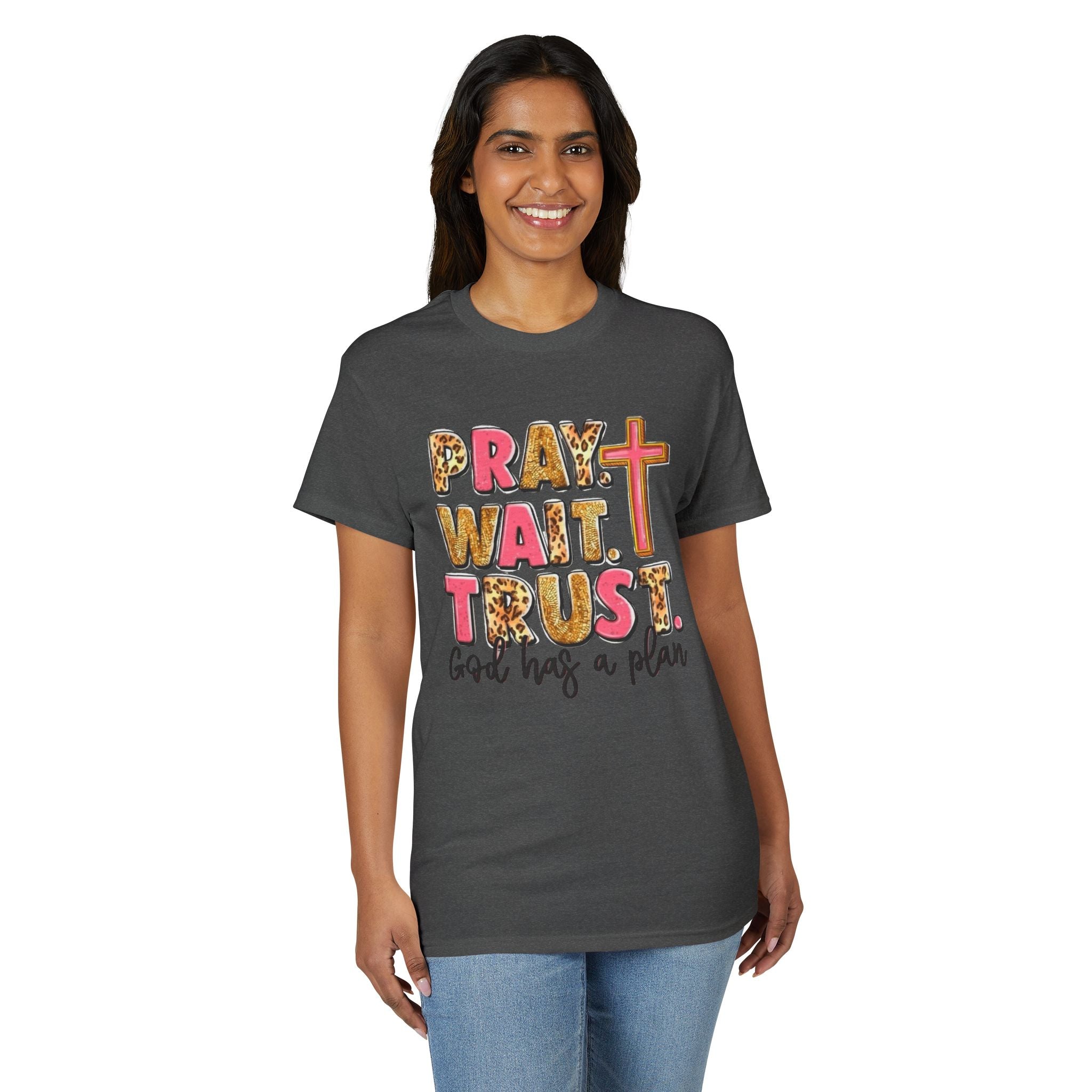 Pray, Wait, Trust Gildan unisex T-Shirt