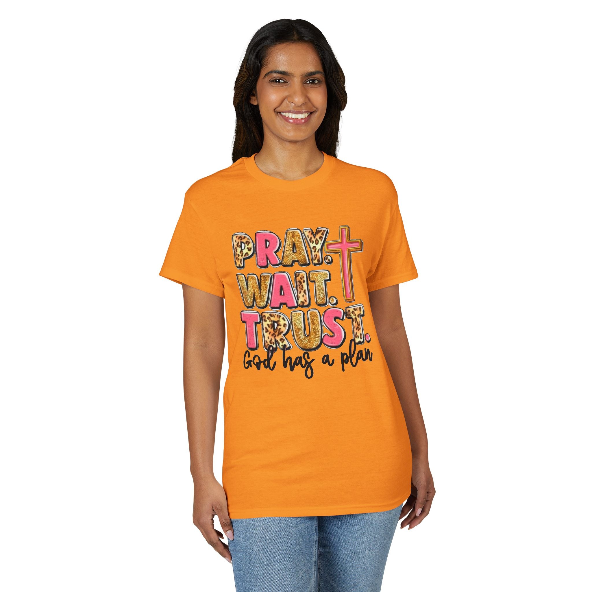 Pray, Wait, Trust Gildan unisex T-Shirt