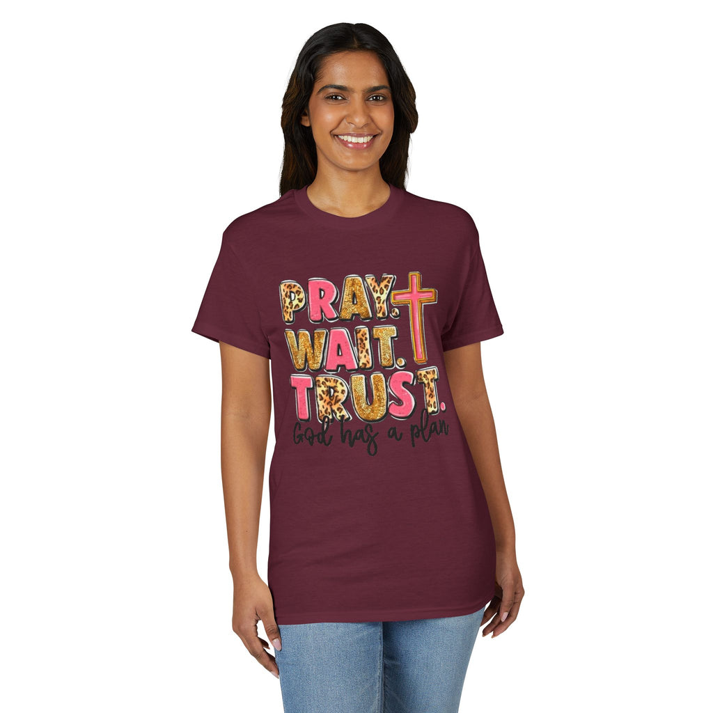 Pray, Wait, Trust Gildan unisex T-Shirt